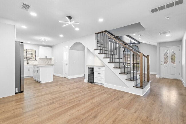 Building Photo - 100 Park Cir