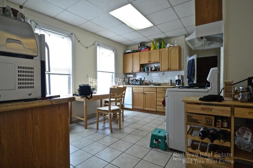 Building Photo - 35 Chester St