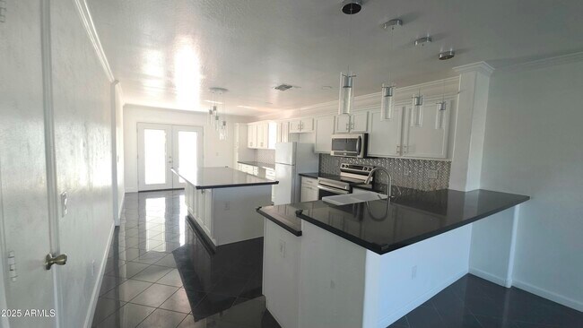 Building Photo - 1541 S 230th Ave