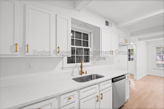 Building Photo - 3085 Circle Gate Dr