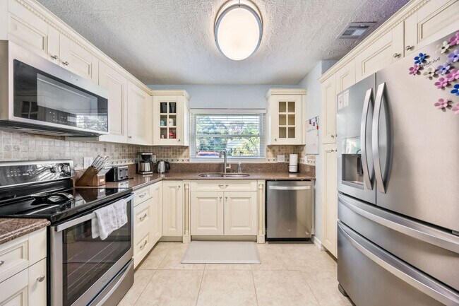 Building Photo - 491 Indian Creek Dr