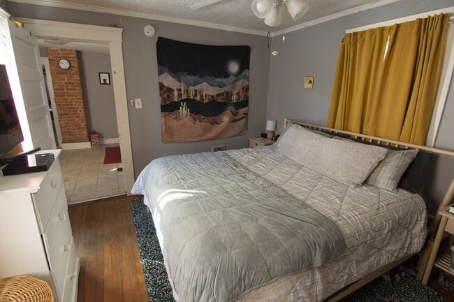 Building Photo - 1533 Spring Garden Ave