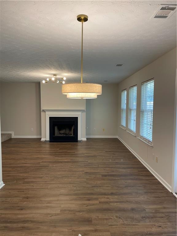 Building Photo - 160 Village Trce