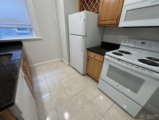 Building Photo - 100 Queensberry St