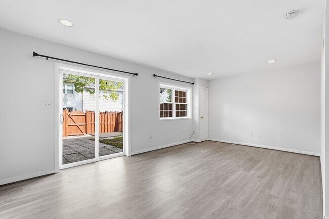 Building Photo - 9178 Laurelwood Ct