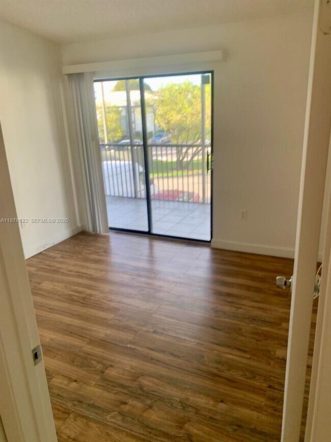 Building Photo - 468 NE 206th Ln