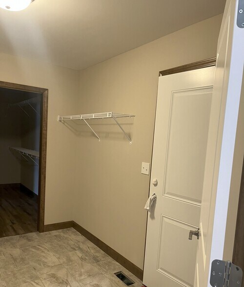 Building Photo - 5940 Arrow Ridge Rd