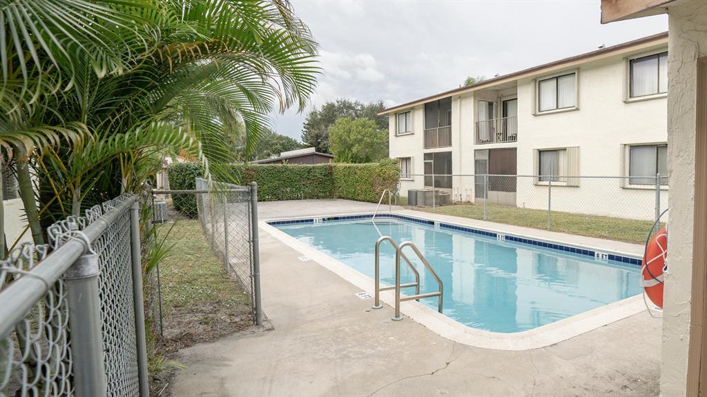 Building Photo - 136 NW 60th Ave