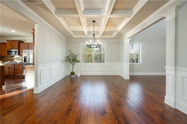 Building Photo - 5875 Chestnut Dr