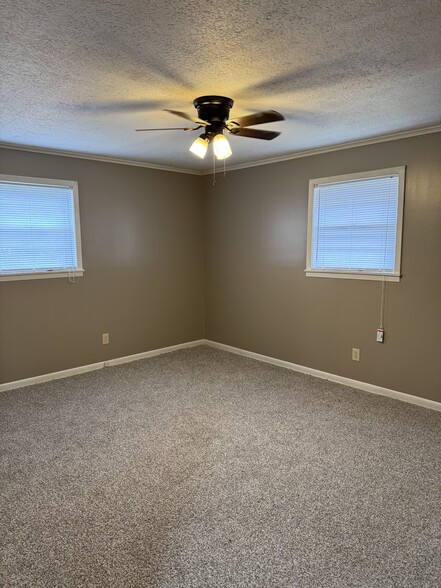 Front bedroom - 915 Taylor St