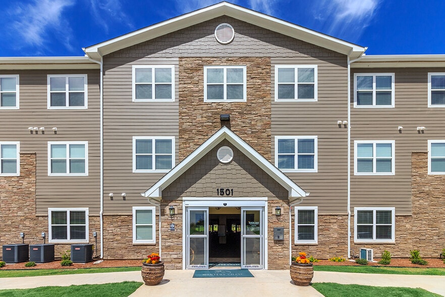 Building Photo - Hunter's Chase Senior Apartments (55+ Only)