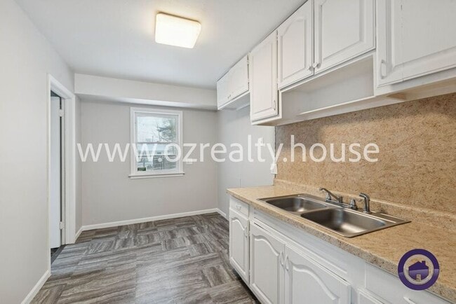 Building Photo - 532 W Capistrano Ave