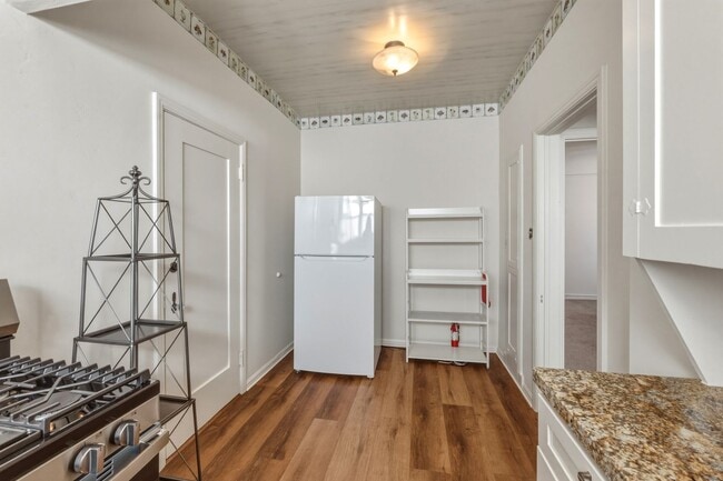 Building Photo - 1530 Miramar Dr