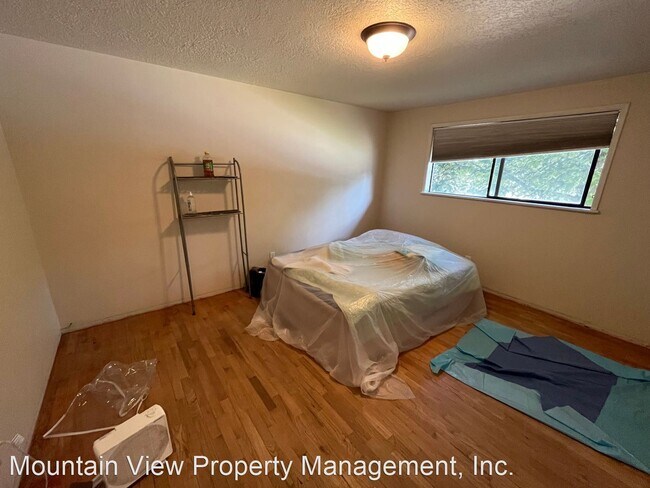 Building Photo - 3 br, 1 bath House - 1302 NE Dempsey Drive