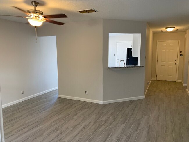 Building Photo - Beautifully remodeled 3/2