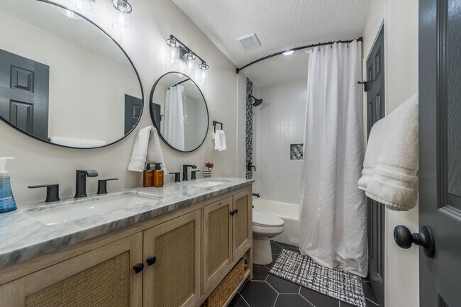 Building Photo - 7105 Chas Dr