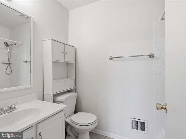 Building Photo - 1426 Yellowwood Ct