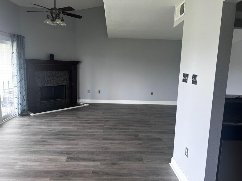 Building Photo - 112 Northshore Cir