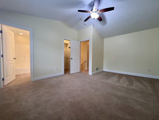 Building Photo - 304 Villa View Dr