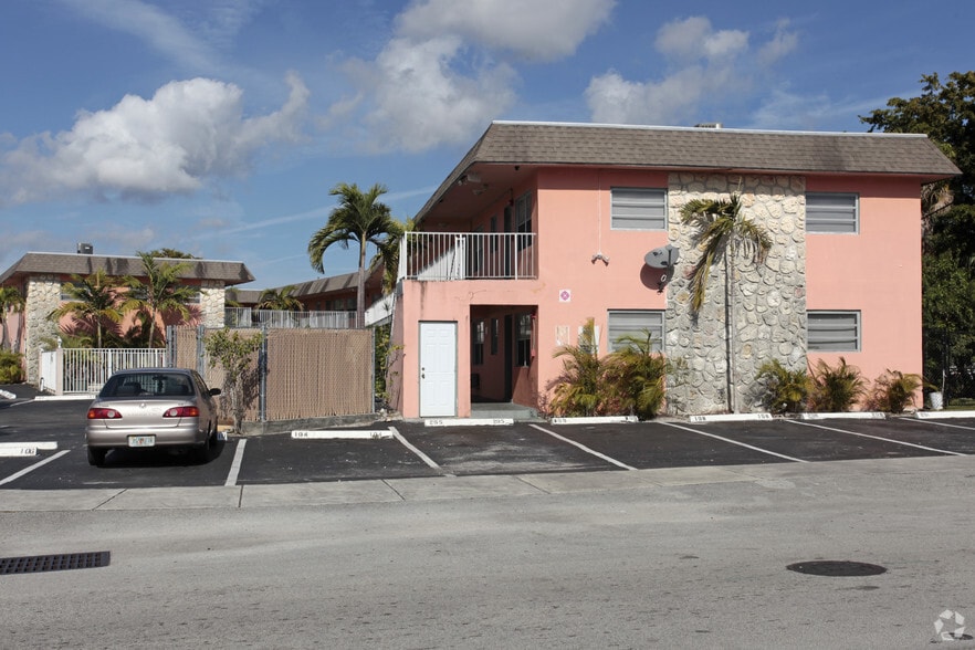 Building Photo - Palm Terrace