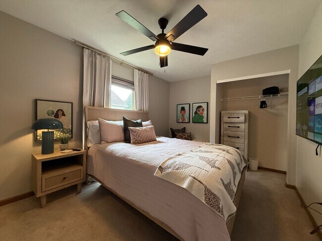 Building Photo - 9736 Flagstone Way