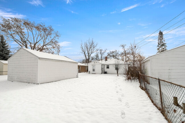 Building Photo - 24126 Dartmouth St