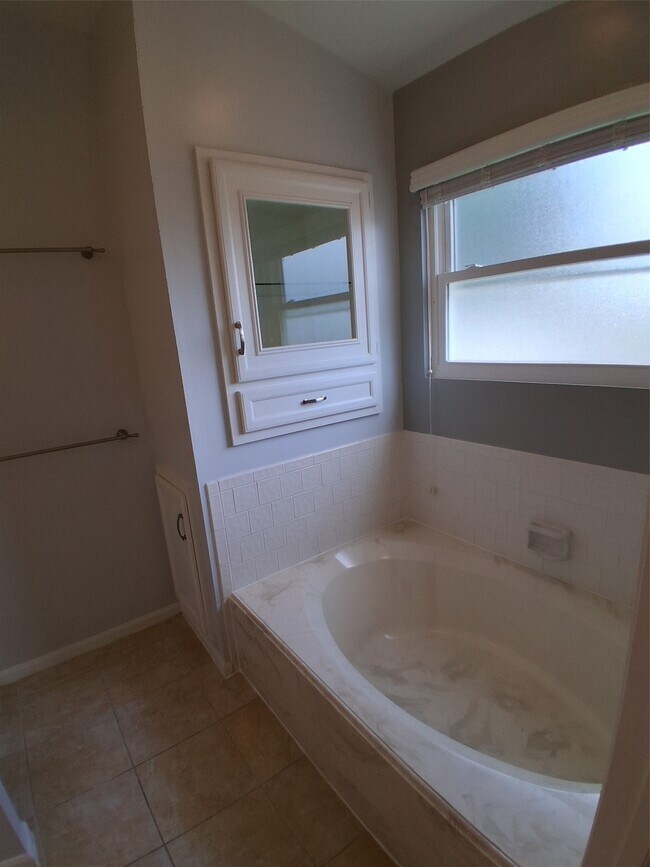 Building Photo - 17010 Poplar Hill St