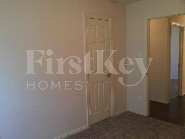 Building Photo - 611 Hilton Dr