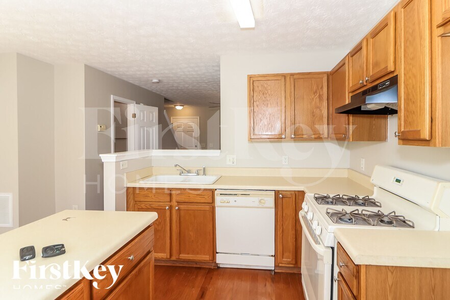 Building Photo - 5220 Sky Ridge Way