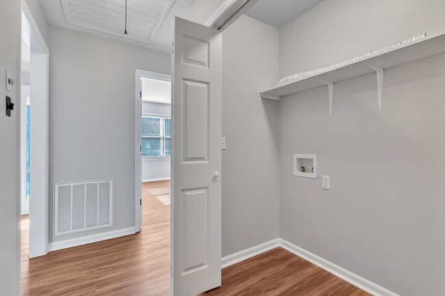 Building Photo - 100 Sunningdale Ct