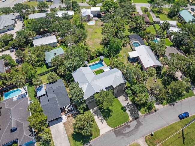 Building Photo - 430 Arricola Ave