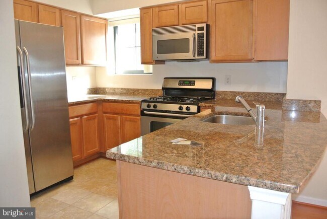 Building Photo - 7923 Eastern Ave NW