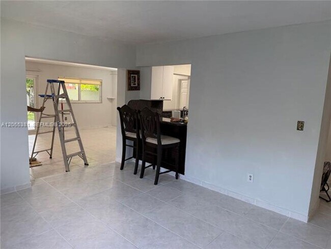 Building Photo - 3613 SW 112th Pl