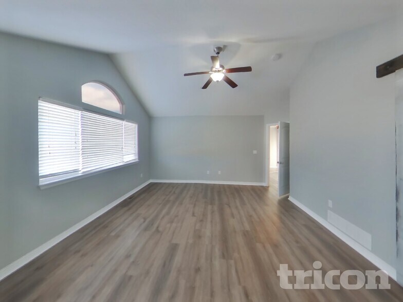 Building Photo - 10085 Thunderbolt Trail