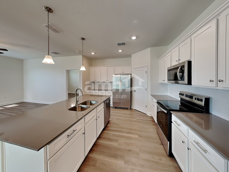 Building Photo - 1095 Heavenly Dr