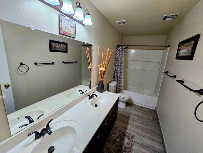 Building Photo - STUNNING 4 Bed, 2.5 Bath Oasis with Pool Your Dream Home Awaits!