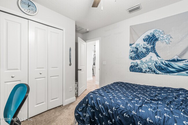 Building Photo - 243 Dahlia Falls Dr