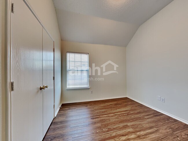 Building Photo - 7701 Longbow Ln