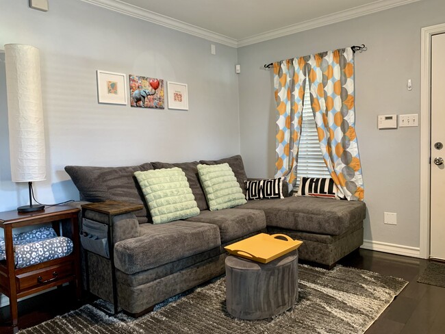 Building Photo - 407 E 45th St #116