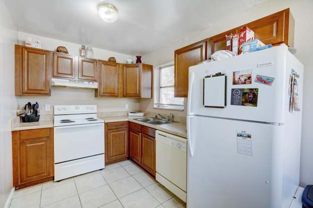 Building Photo - 8867 Sunset Dr
