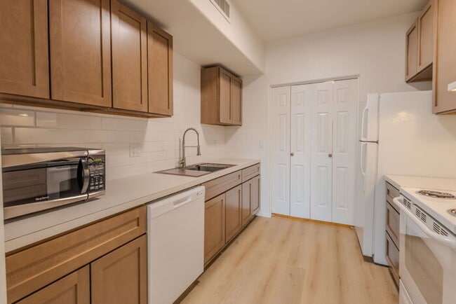 Building Photo - Beautiful Santa Rita Townhome in Sahuarita!!