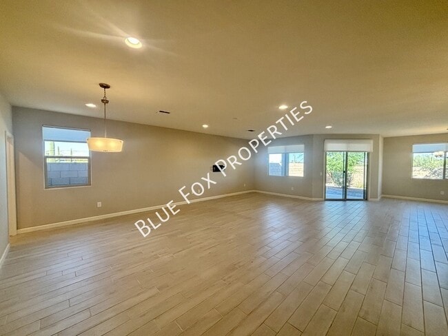 Building Photo - 5536 W Lazy Farm Dr