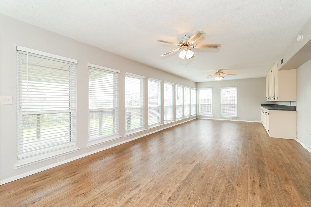 Building Photo - 702 Ponderosa Dr