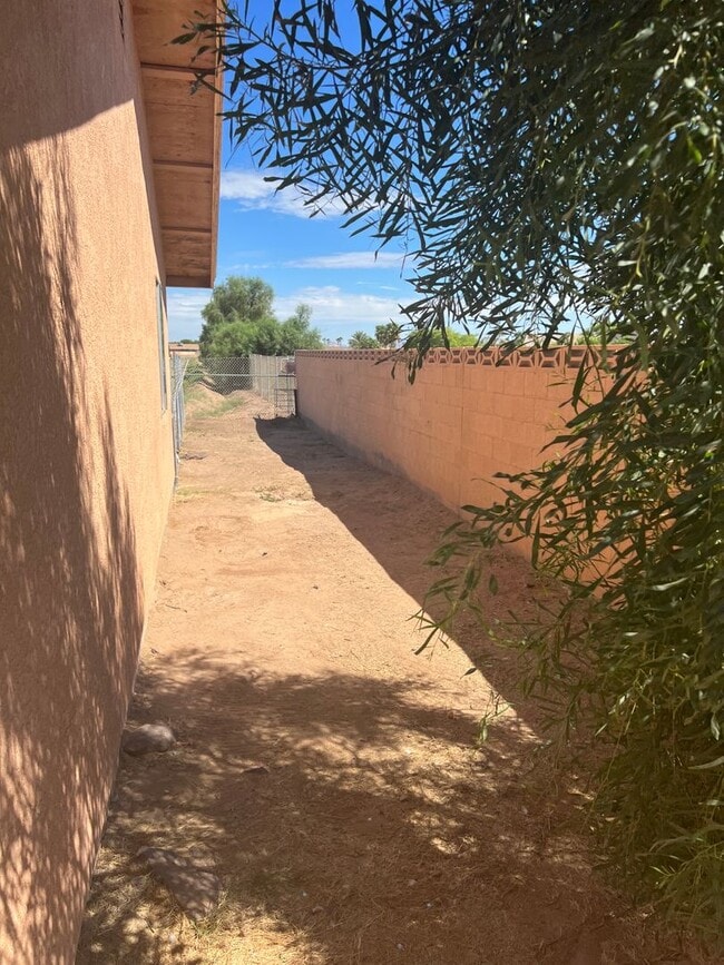 Building Photo - Three Bedroom Cibola Home on a large Lot