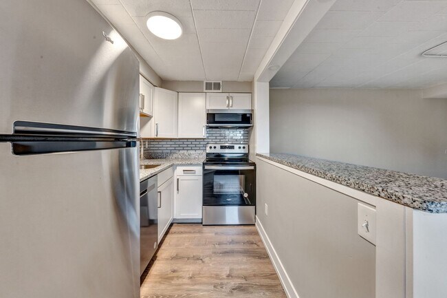 Building Photo - Welcome to your new condo in Walden Woods, located within the sought-after West Allegheny School ...