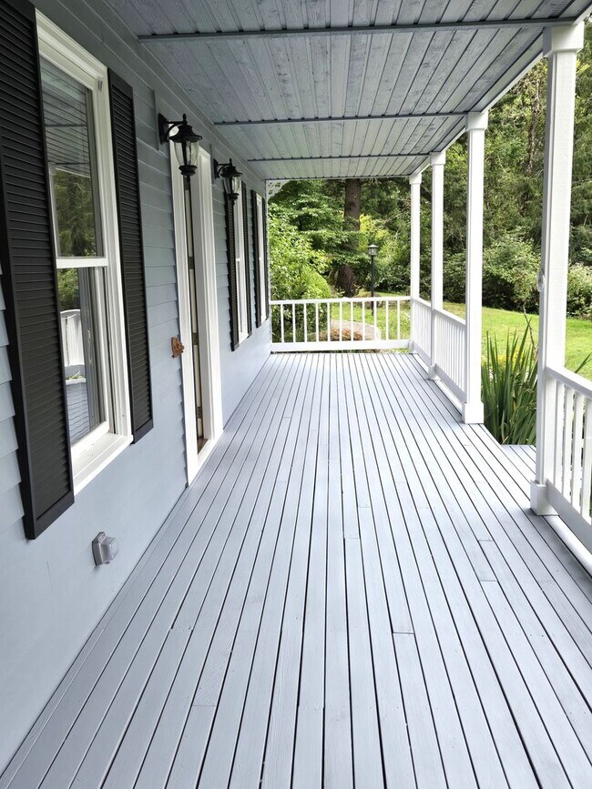 Building Photo - Exceptional Property! Walking Trails, Pond...