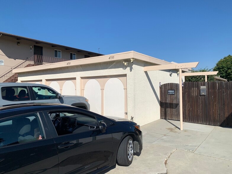 Building Photo - 4733 W 173rd St