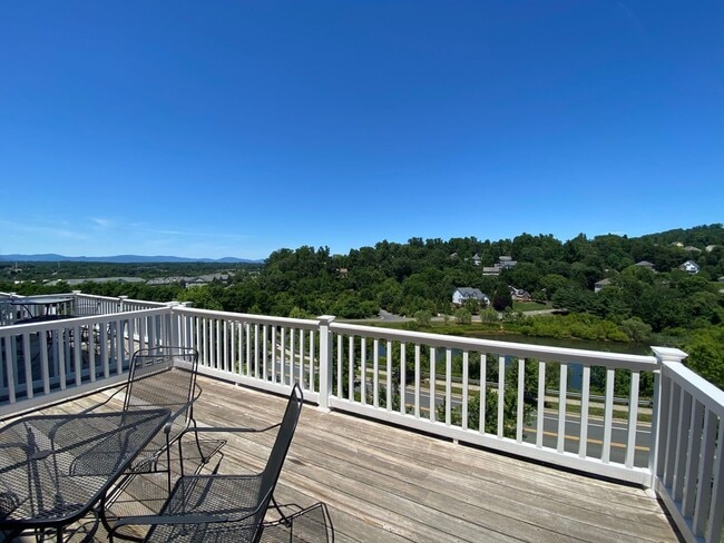 Building Photo - 1992 Asheville Dr