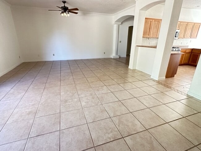 Building Photo - HOUSE - VILLAGE OF OAK CREEK