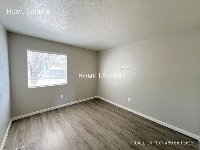 Building Photo - 4961 S Park Ave